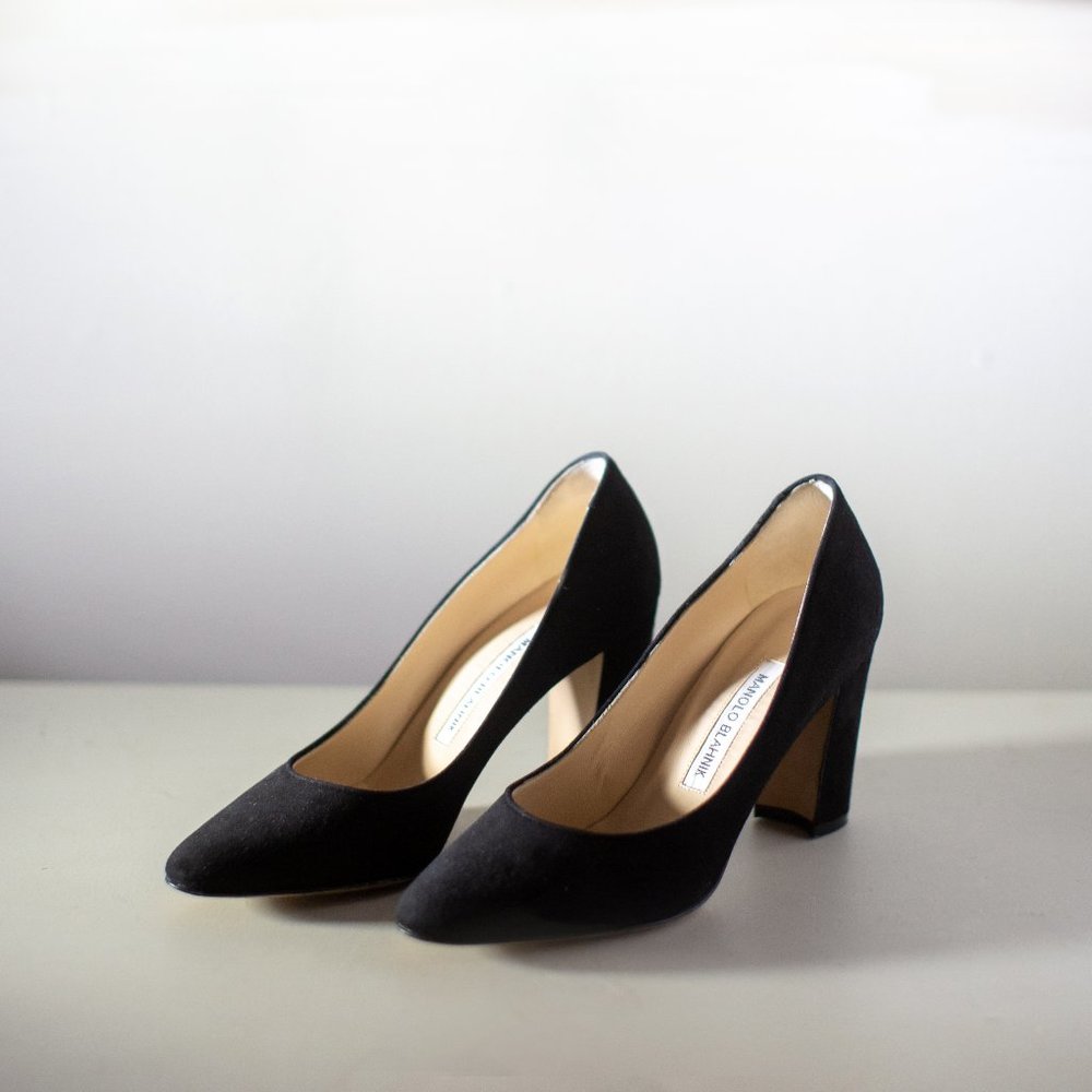 Manolo Blahnik Tucciototo 90 Block-Heel Suede Pumps